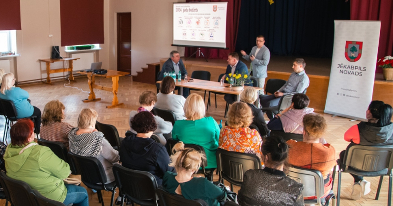 Ritē iedzīvotāji tiekas ar Jēkabpils novada domes pārstāvjiem