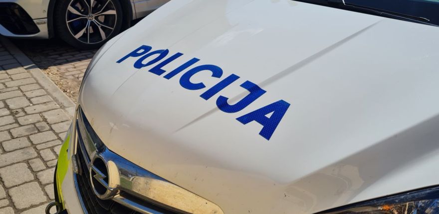 Aknīstē avārijas izraisītājs pamet notikuma vietu, draudzene cenšas viņu piesegt