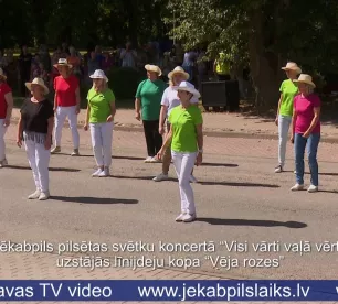 Jēkabpils pilsētas svētku koncertā “Visi vārti vaļā vērti” uzstājās līnijdeju kopa “Vēja rozes”