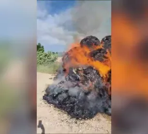 Leimaņu pagastā deg siena ruļļi