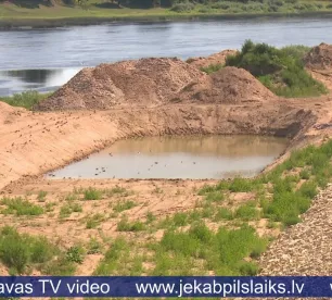 Kādam nolūkam pie Daugavas aizsargdambja Jēkabpilī izrakti dīķi?