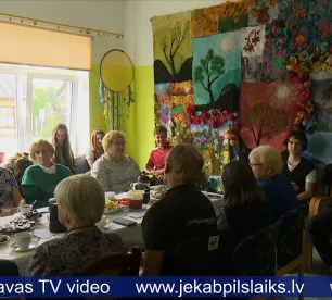 Jaunieši no ārzemēm uzlabo dienas centru “Kopā būt”