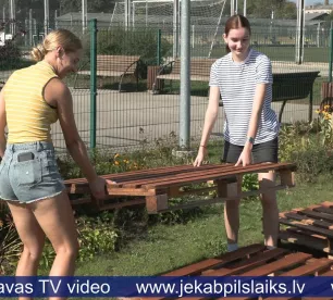 Līvānu jaunieši īsteno ieceri par atpūtas vietu