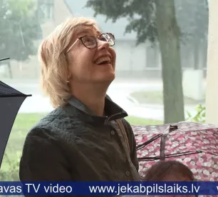 Līvānos dzeja atnāk slapjām kājām