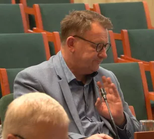 Vasilis parāda savu attieksmi