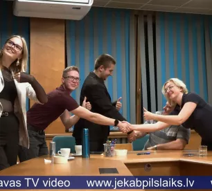 Jaunieši un politiķi attīsta sadarbību naksnīgā pasākumā Līvānos