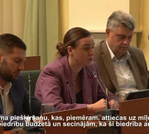  E.Serkova konstatē, ka ir atšķirīga attieksme pret biedrībām naudas piešķiršanā 