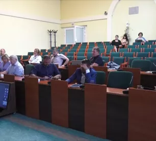 A. Žuks: vai mēs viņiem mēslus dodam?