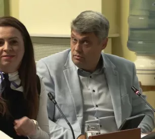 Sēžu zālē iestājas manāms apmulsums