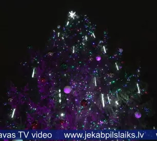 Jēkabpilieši atzinīgi vērtē Ziemassvētku rotājumus