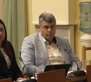 A.Kraps izklāsta notikumu secību un formulē priekšlikumu