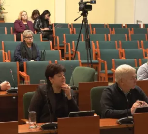 Pensionāre VS Skromāns