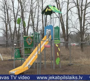 Tauta ziņo: Pils mikrorajonā bērni spēlēsies nedrošā vidē