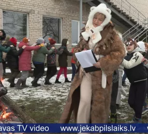 Krustpils pamatskolā neļauj bērniem aizmirst latviešu tradīcijas