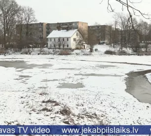 Pils dīķī šogad varēs iztīrīt tikai kritiskākās vietas