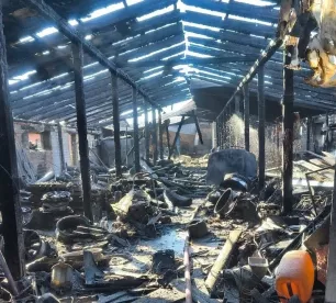 Plašs ugunsgrēks Aknīstes pagastā – glābēji ar liesmām cīnās vairākas stundas 