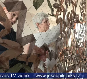 Maskēšanās tīklu pīšanas akcijā Jēkabpilī – maza atsaucība