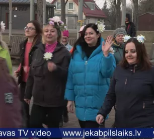 Jēkabpilī sieviešu dienu atzīmē skrienot
