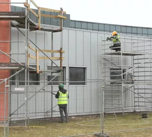 Atjauno Jēkabpils autoostas fasādi