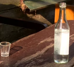 Skolēni arvien biežāk aizraujas ar atkarību izraisošām vielām