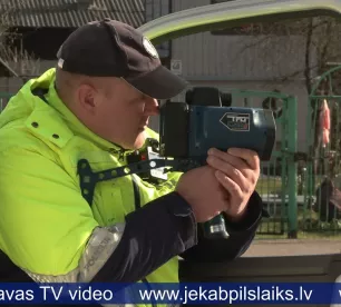 Jēkabpils novadā policija kontrolē gan ātrumu, gan kravas automašīnas