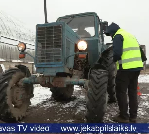 Aknīstē lauksaimnieki gatavo tehniku darba sezonai