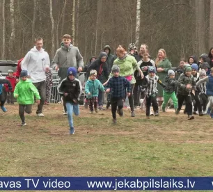 Teju 200 dalībnieku dodas Līvānu krosa trasē 