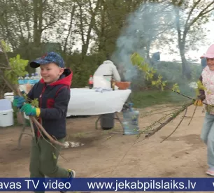 Līvānos Lielās Talkas dienā sakopj teritoriju pie Daugavas pārceltuves