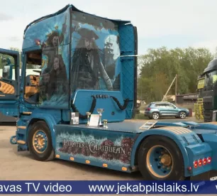 Jēkabpilietis iekaro Baltijas auto izstādi ar “Karību jūras pirātu” auto