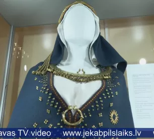 Viesītē rada 12.gadsimta sēļu sievas tautastērpu 