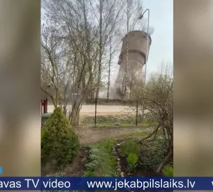 Tauta ziņo: Jēkabpilī, apdraudot iedzīvotājus, nojauc ūdenstorni