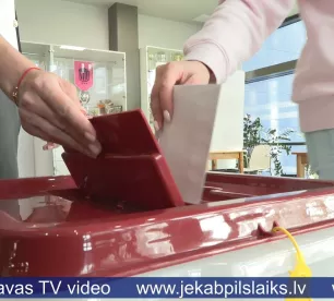 Jēkabpils novadā vēlētāju aktivitāte zema, balsošanu kavē tehniskas ķibeles
