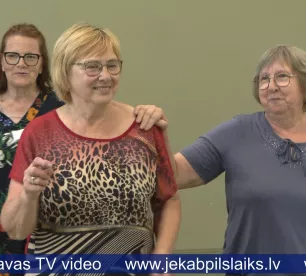 Jēkabpils novadā seniori veselību stiprina ar deju un kustību terapiju
