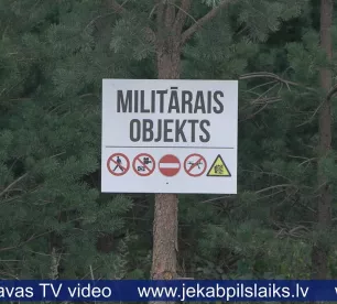 Militārā poligona ierobežojumu dēļ Sēlijas mežos aizliedz sēņu un ogu lasīšanu