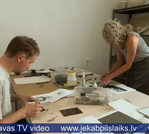 Mākslinieki grafikā izstrādā Sunākstes piederības simbola idejas