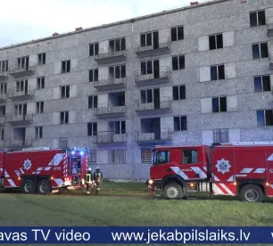 Tauta ziņo: Auseklīša ielas graustā regulāri izceļas ugunsgrēki