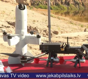 Militārajā poligonā “Sēlija” demonstrē Latvijā ražotus pārtvērējdronus