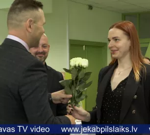 Jēkabpilī sveic jaunus studentus un ārstus, tomēr darba roku trūkums saglabājas