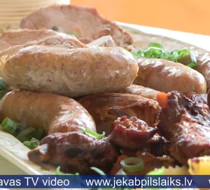 Jēkabpils ielās sastaptie iedzīvotāji atzīst – svētku laikā sanāk ēst vairāk