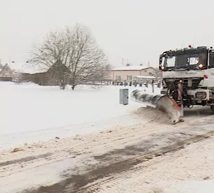 Jēkabpilieši cīnās ar sniegu