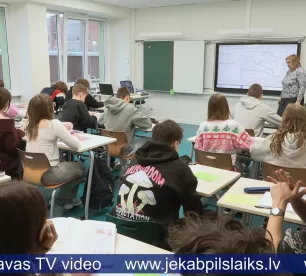 Jēkabpils 2. vidusskola atgriežas savās telpās – noņemtais apmetums izrādās nevajadzīgs