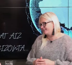 Tepat aiz horizonta: Daina Alužāne (S01E25)