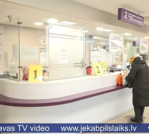 Jēkabpils reģionālajā slimnīcā robotzvans atvieglo reģistratūras darbu