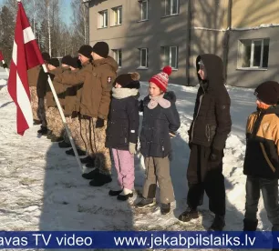 Sūnu pamatskolā barikāžu atceres laikā uzņem jaunos jaunsargus