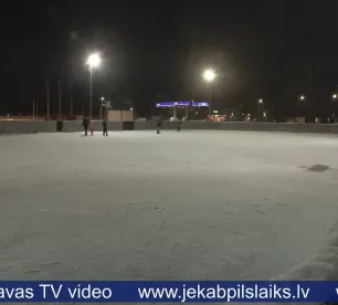Tauta ziņo par nepilnībām Pils mikrorajona slidotavā