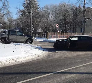 Draudzības alejas krustojumā sadūrušies divi auto