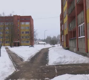 Jēkabpilī ietves un ielas apstrādā ar pretslīdes materiāliem