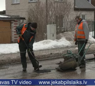 Jēkabpilī aizlāpa bīstamākās bedres un plāno Rīgas ielas atjaunošanu