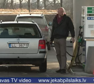 Tas nav normāli – Jēkabpilī sastaptie autovadītāji par degvielas cenām