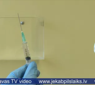 Daļa vecāku nevēlas vakcinēt savus bērnus pret infekcijas slimībām